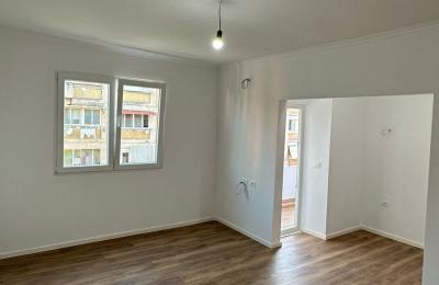 SHITET APARTAMENT  2+1 PERBALLE KOMPLEKSIT DELIJORGJI